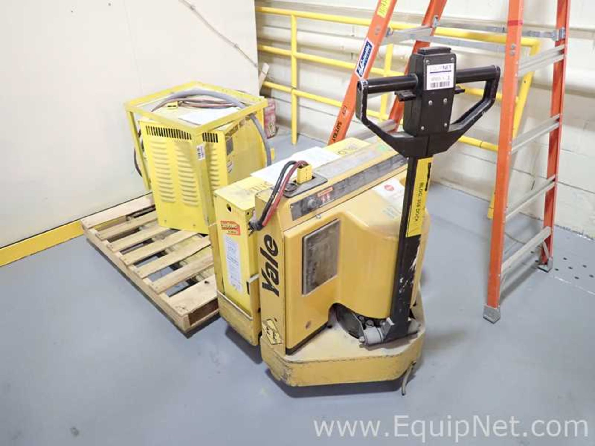 Yale MPW060SCN12T2748EE Electric Pallet Jack with Industrial Energy VPII 12V Charger - Image 2 of 8