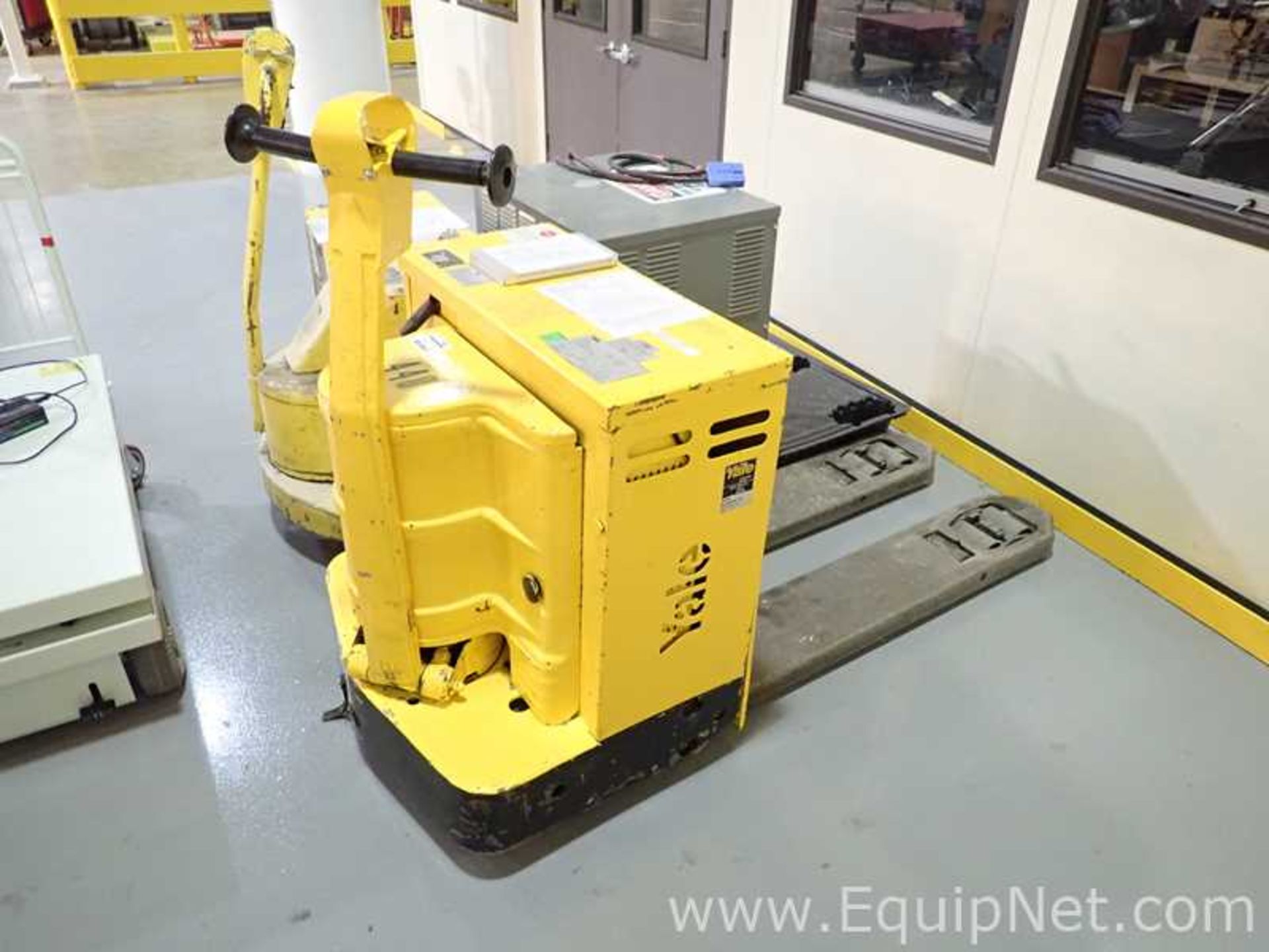 Yale MP100C2M2748 Electric Pallet Jack - 440 - Image 2 of 6