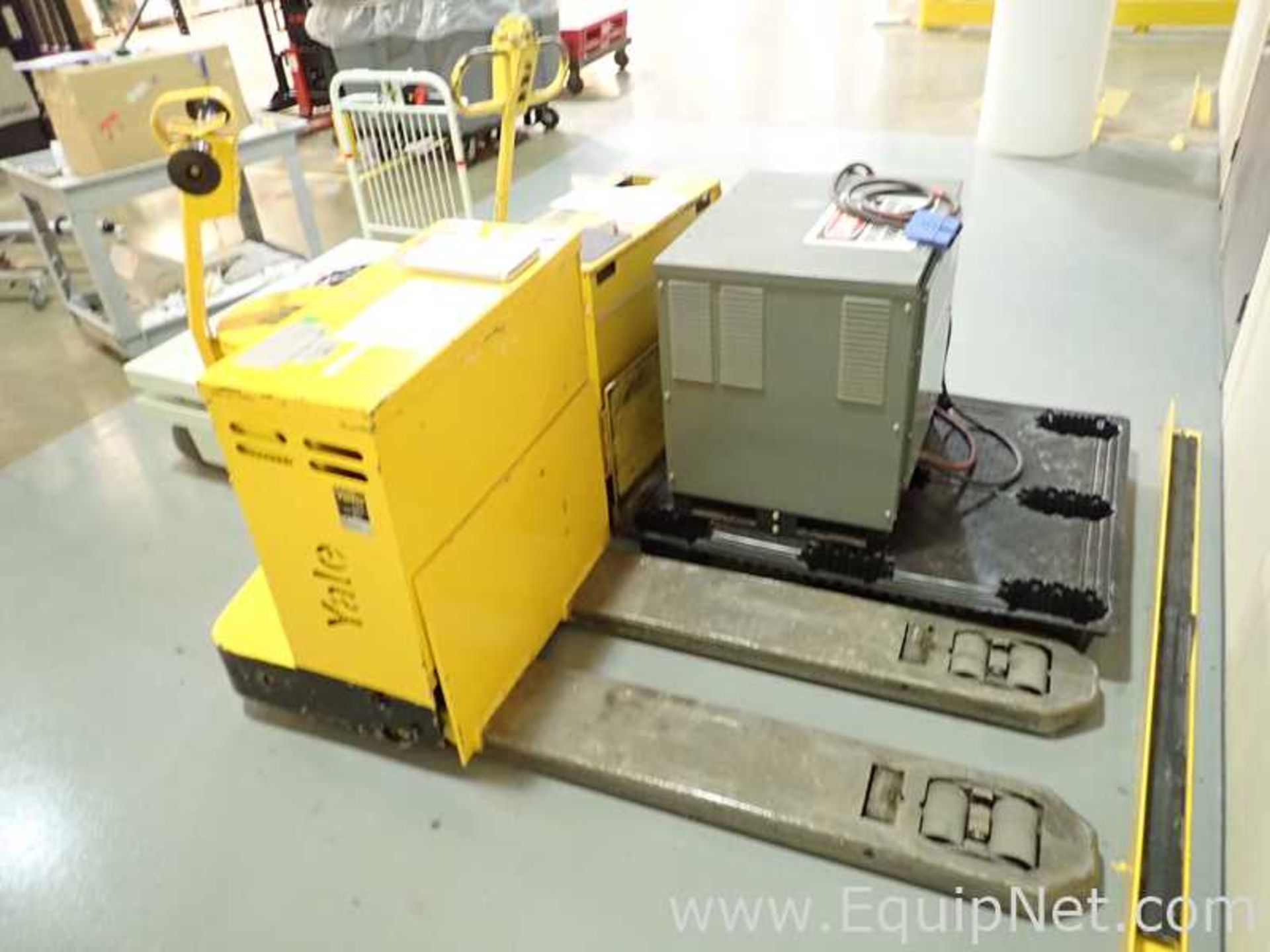 Yale MP100C2M2748 Electric Pallet Jack - 440 - Image 3 of 6