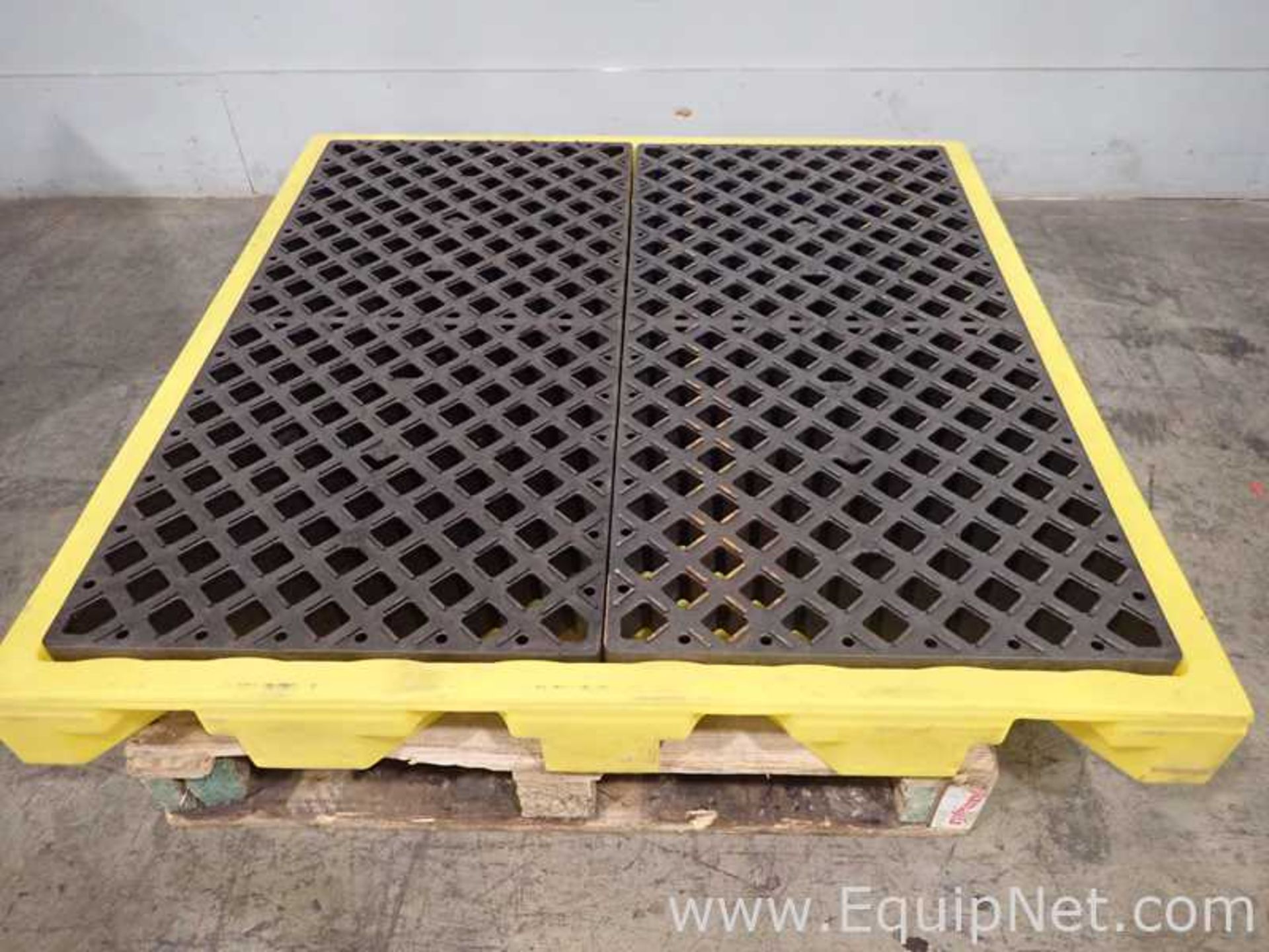 Ultratech 2330 4-Drum and 2329 2-Drum Spill Pallets - Image 5 of 7