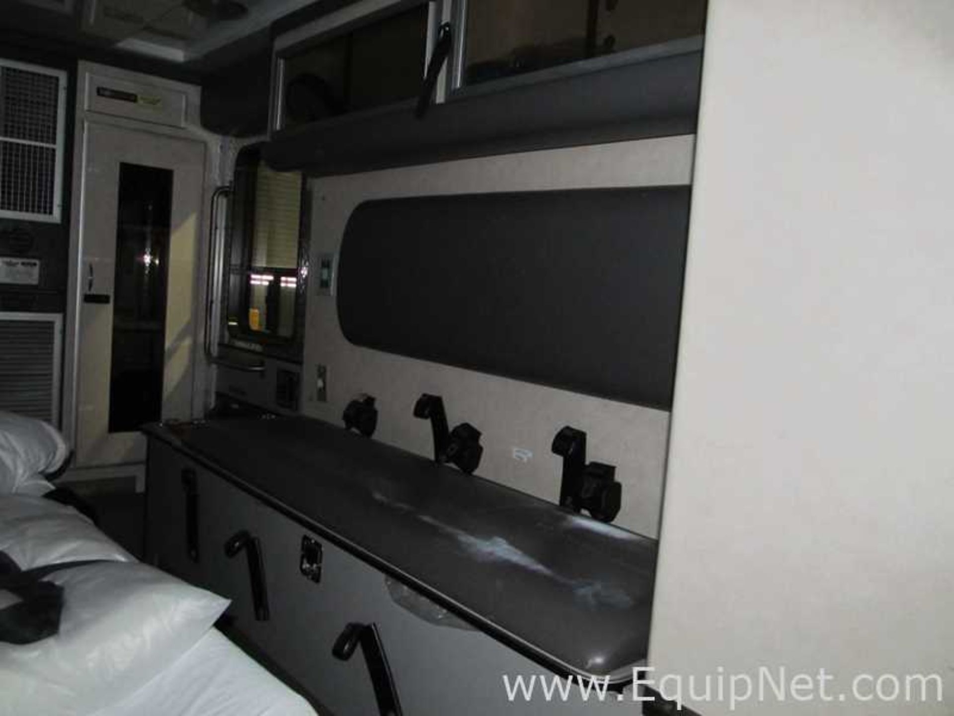 2000 Ford Wheeled Coach Ambulance - Image 9 of 11