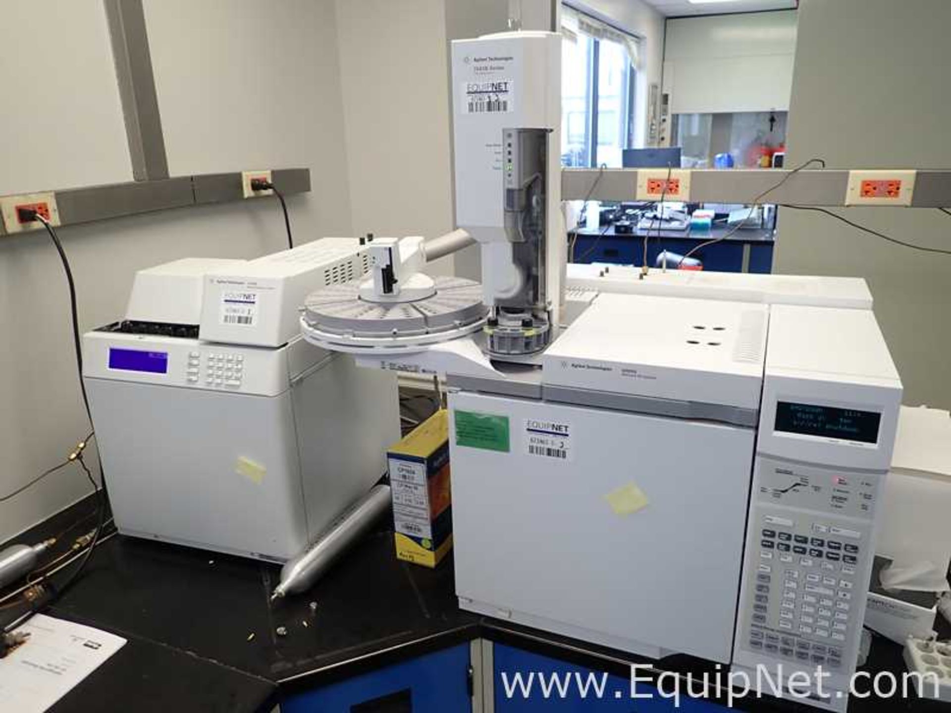 Agilent Technologies 6890N GC with G1888 Headspace AS, G2614 AS, and 7683 Series Injector