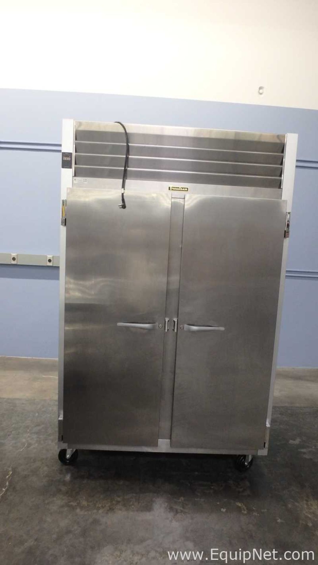 Traulsen G20010 52in 2-Section Solid Door Reach-In Refrigerator Left-Right Hinged Doors 46cuft
