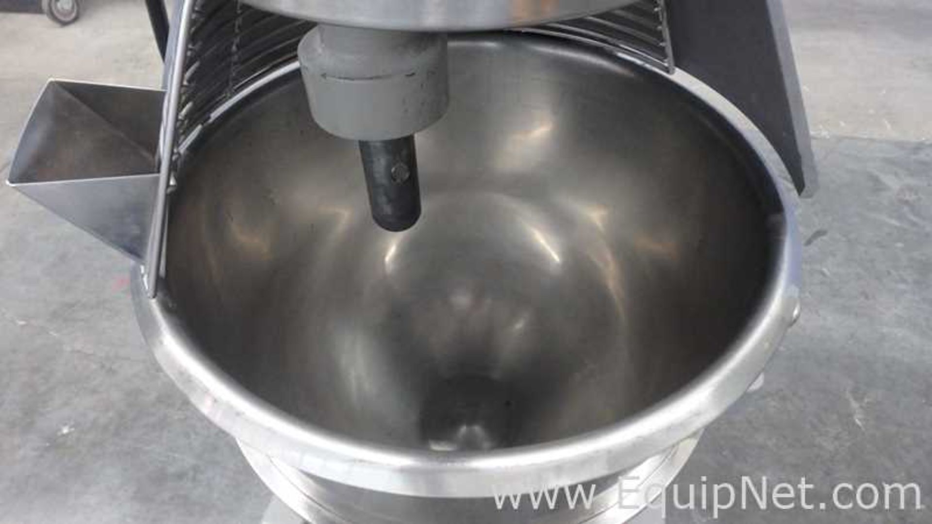 Globe SP30 30qt Floor Commercial Gear Driven Planetary Vertical Bowl Lift Dough Mixer - Image 11 of 20