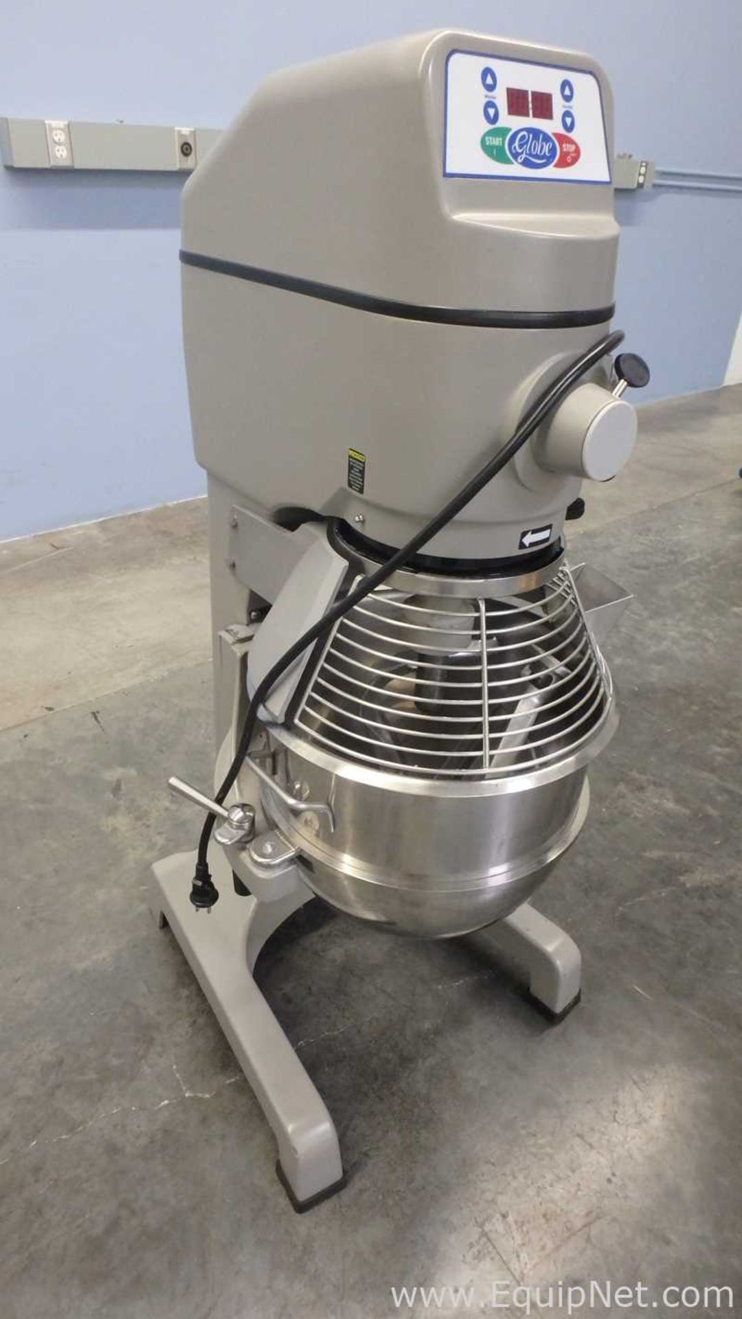 Globe SP30 30qt Floor Commercial Gear Driven Planetary Vertical Bowl Lift Dough Mixer - Image 3 of 20