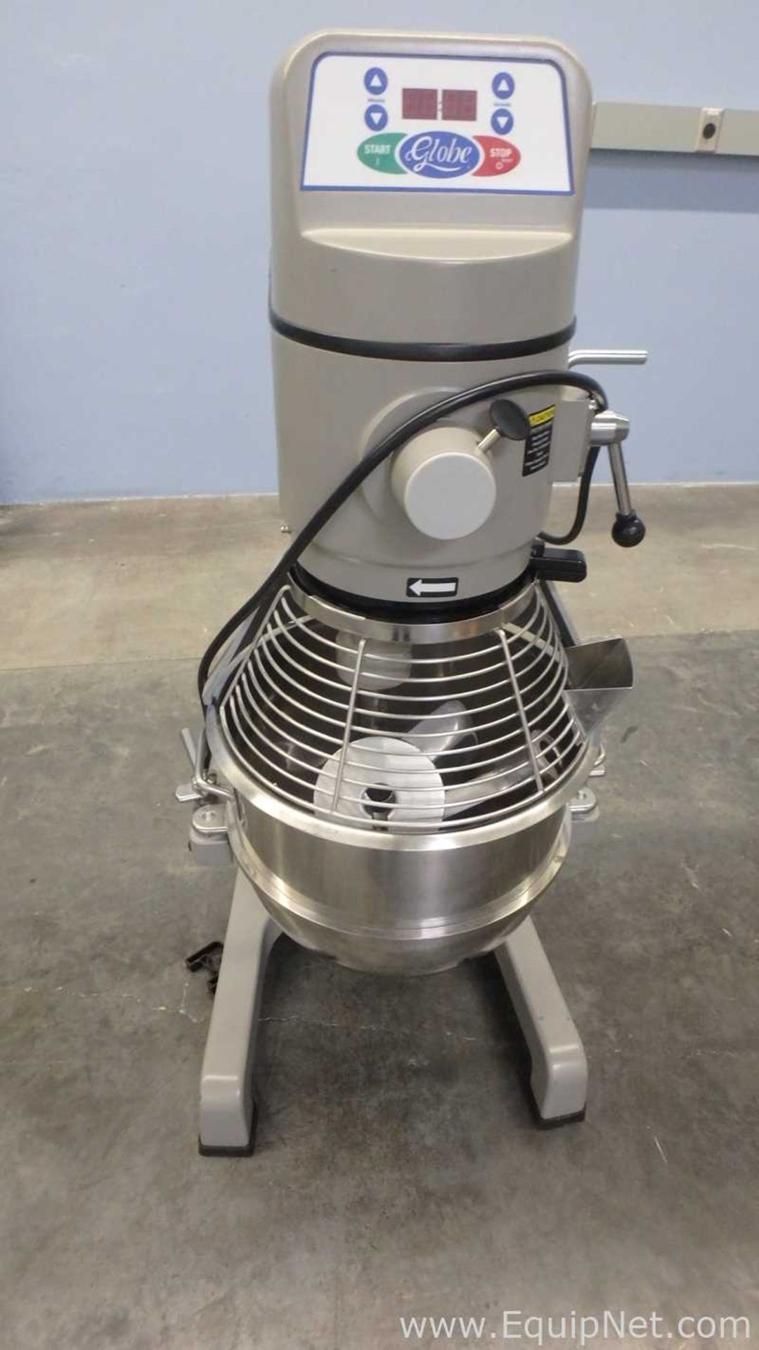 Globe SP30 30qt Floor Commercial Gear Driven Planetary Vertical Bowl Lift Dough Mixer - Image 14 of 20