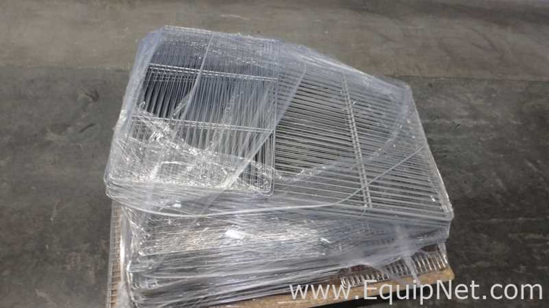Pallet of Refrigerator 25in X 17in Wire Shelves - Image 2 of 5