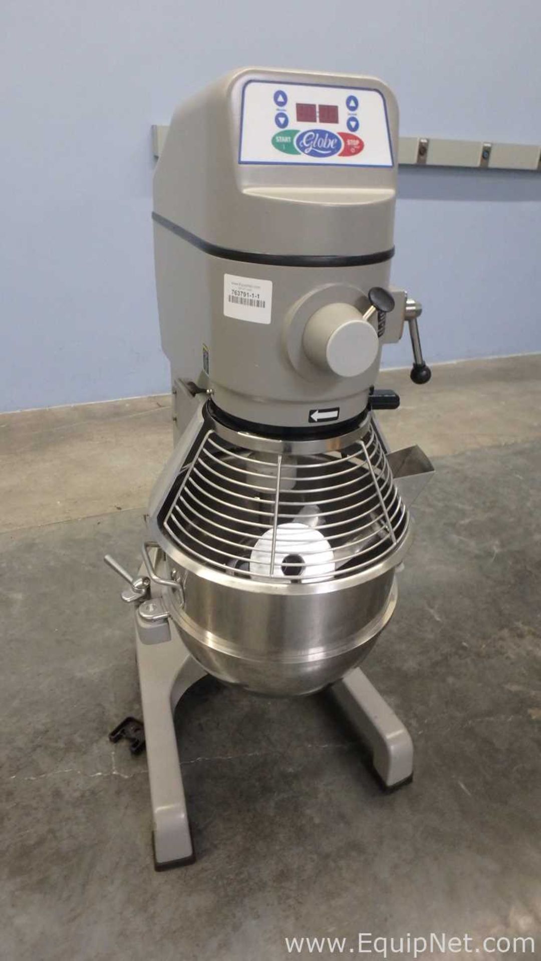 Globe SP30 30qt Floor Commercial Gear Driven Planetary Vertical Bowl Lift Dough Mixer