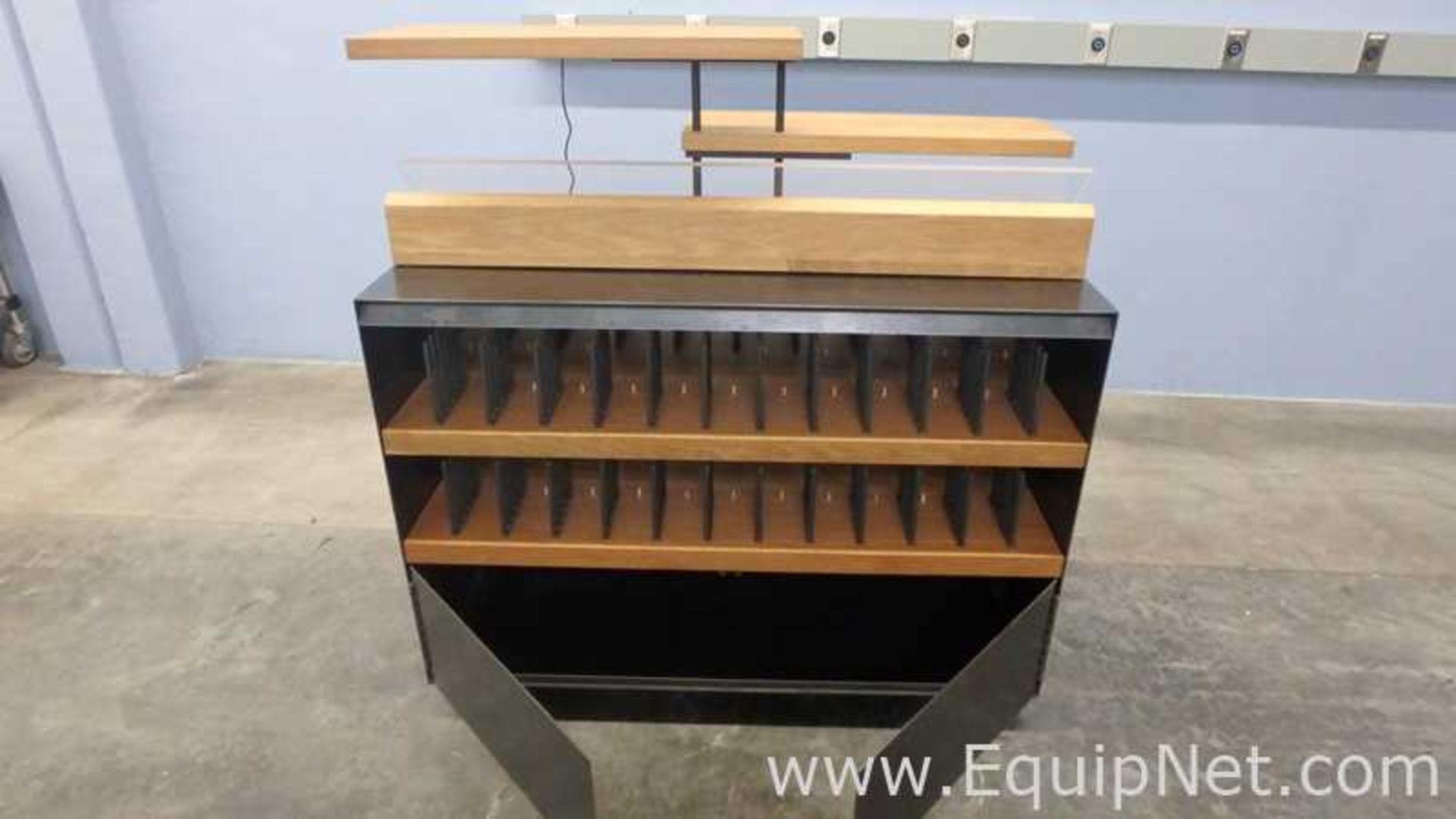Heady Duty Product Display and Storage Cabinet - Image 4 of 5