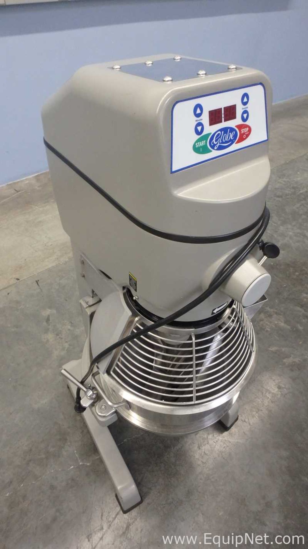 Globe SP30 30qt Floor Commercial Gear Driven Planetary Vertical Bowl Lift Dough Mixer - Image 8 of 20