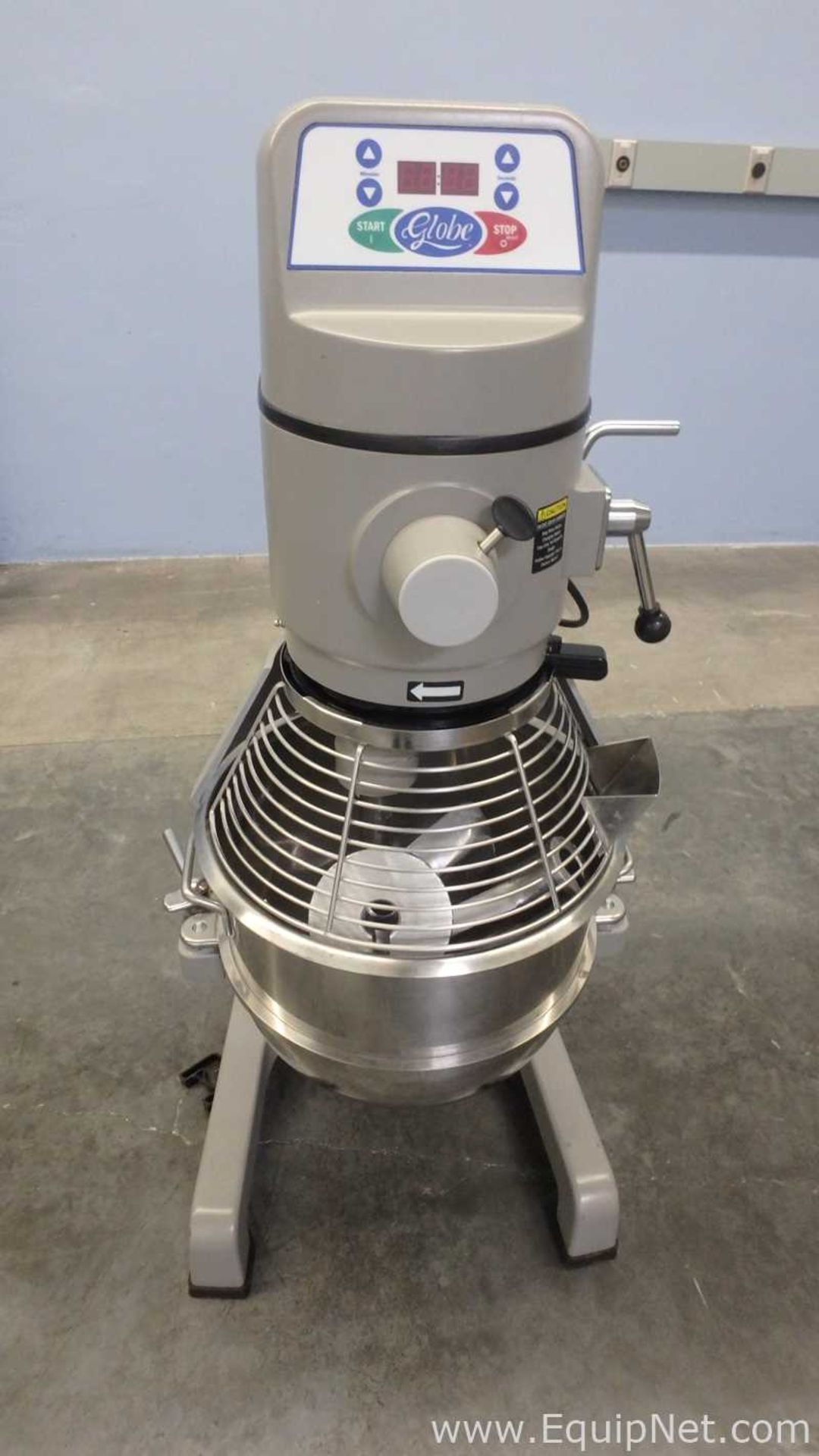 Globe SP30 30qt Floor Commercial Gear Driven Planetary Vertical Bowl Lift Dough Mixer - Image 17 of 20