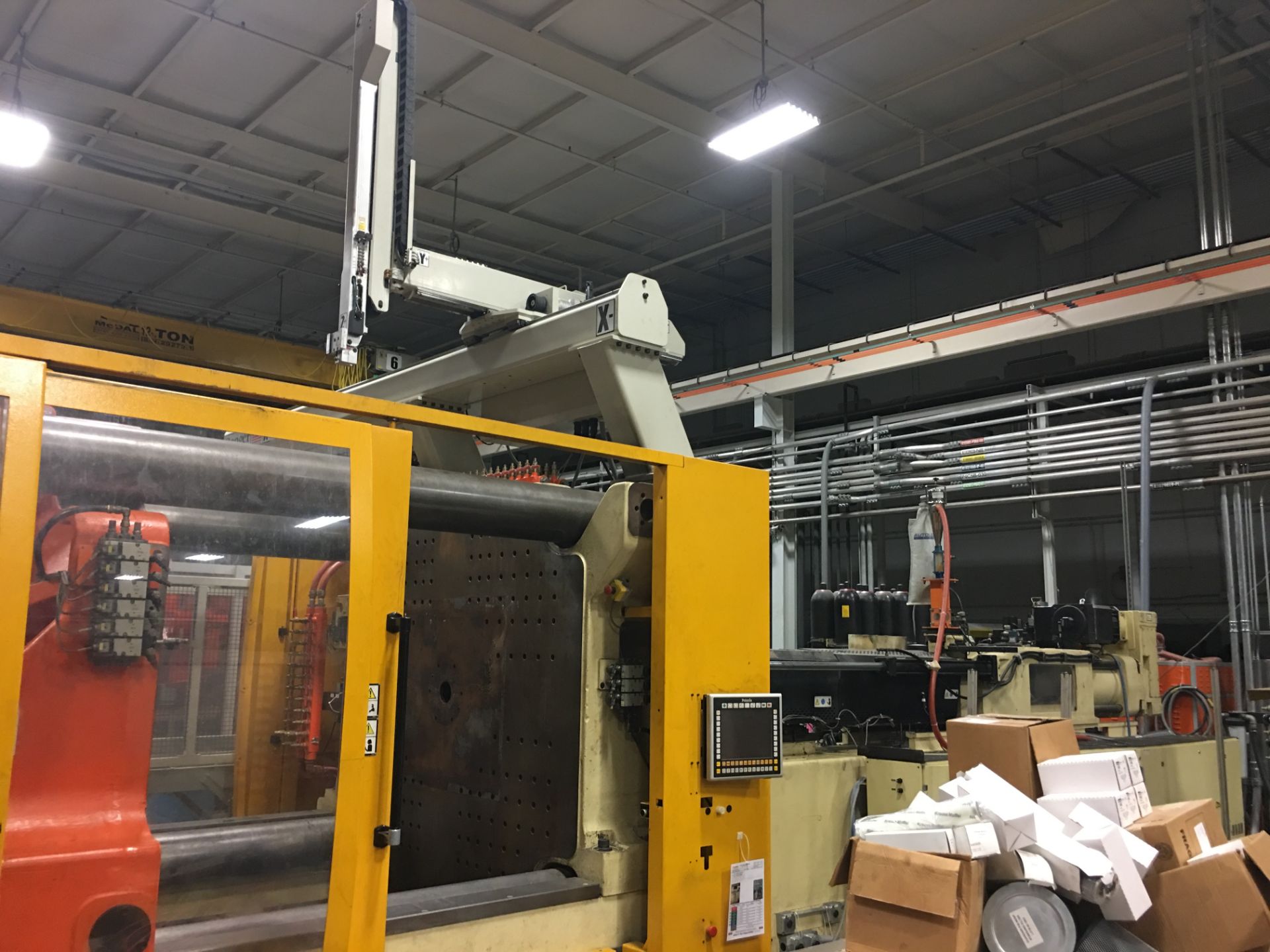 Husky H1000 RS115/95 Injection Molding Machine w/ Robot 2003 Controls Updated in 2015 - Image 8 of 16