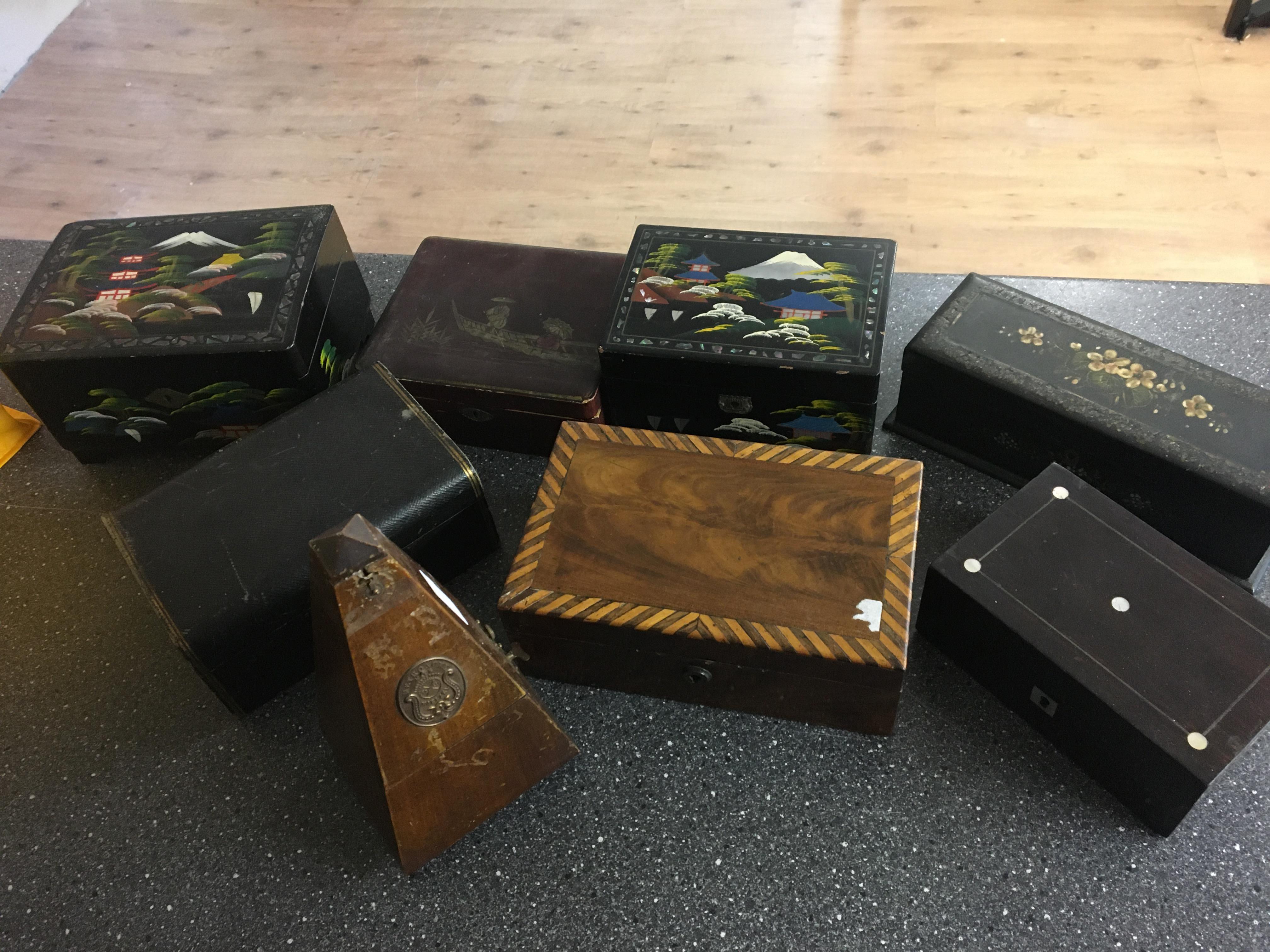 Qty mixed boxes to include oriental jewellery examples, Rosewood examples and Metronome.