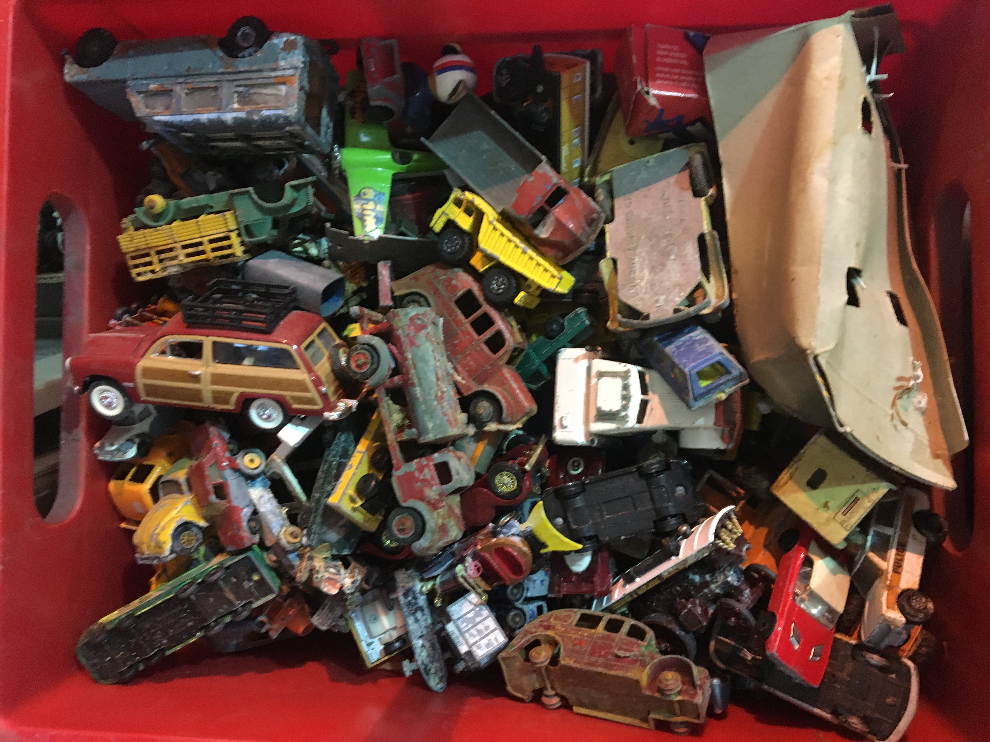 Qty Vintage diecast cars.