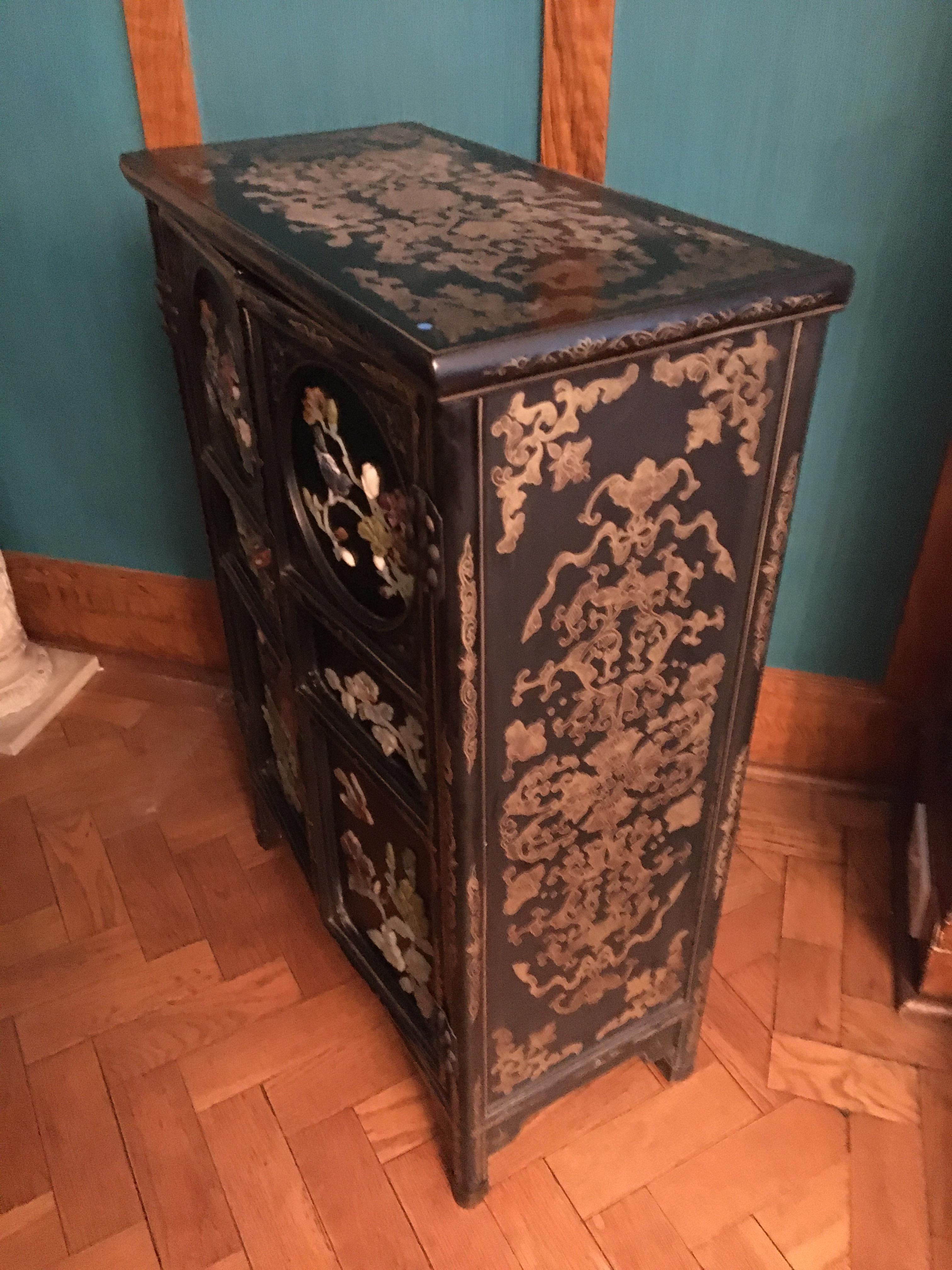 20th C Chinese inlaid cabinet, set with semi-precious hardstones of flowers and birds. - Image 3 of 5