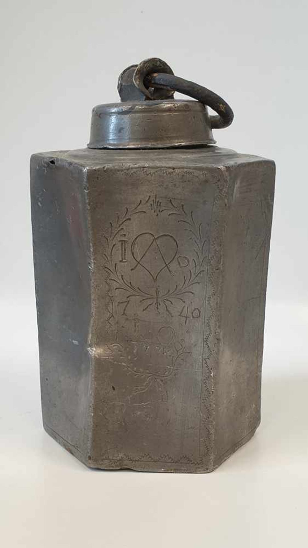Deckelgefäss , Zinn , 18.Jahrhundert, mit Schraubdeckel , ca. 18cm , beschädigt,