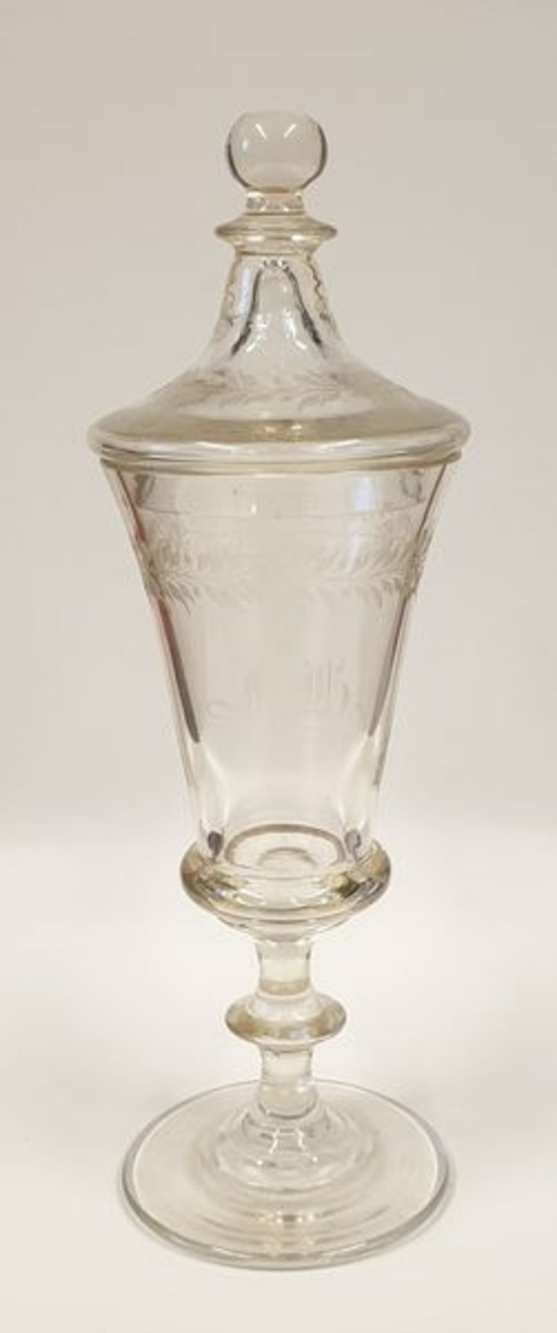 Biedermeier Pokal , erste Hälfte 19. Jahrhundert , graviert , mit Deckel , Höhe: 22cm ,