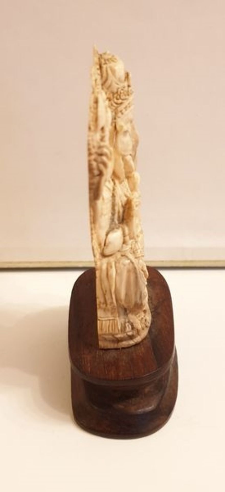 Ganesha, Elfenbein geschnitzt, 17./18. Jahrhundert, Höhe mit Holzsockel: 10cm, Holzsockel aus - Image 2 of 3