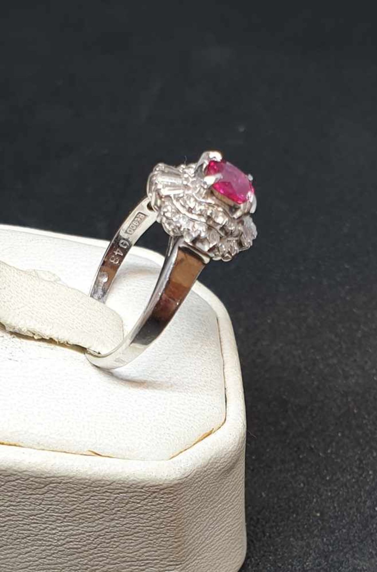 Diamant Rubin Ring, Platin 900 , Rubin ca, 0,33 ct, Diamanten zus.ca. 0,43ct. , RW50 - Image 3 of 3