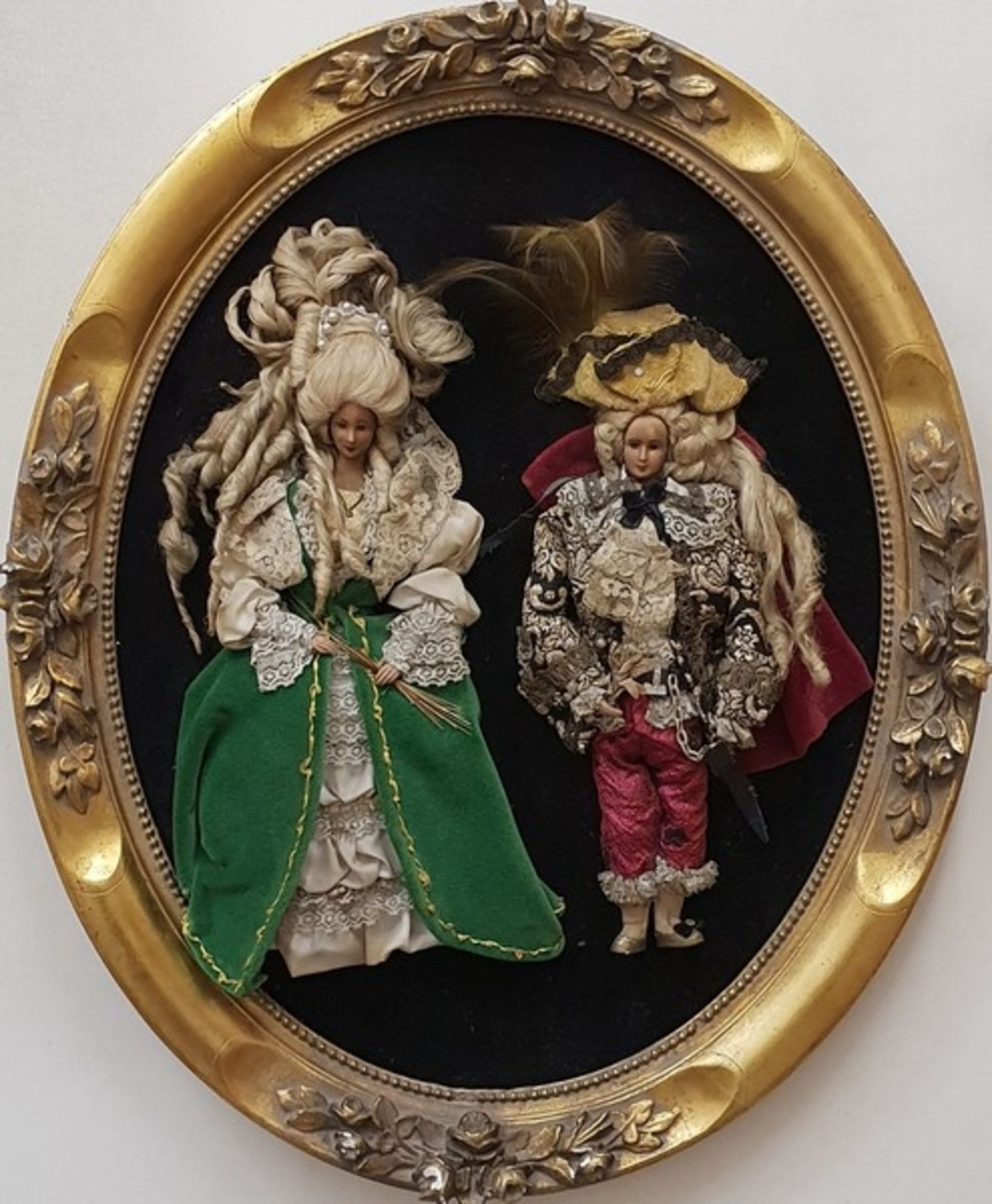 Puppenbild,Adelspaar in Barocker Kleidung , um 1900 ,(Köpfe und Hände aus Wachs), aufgelegt im