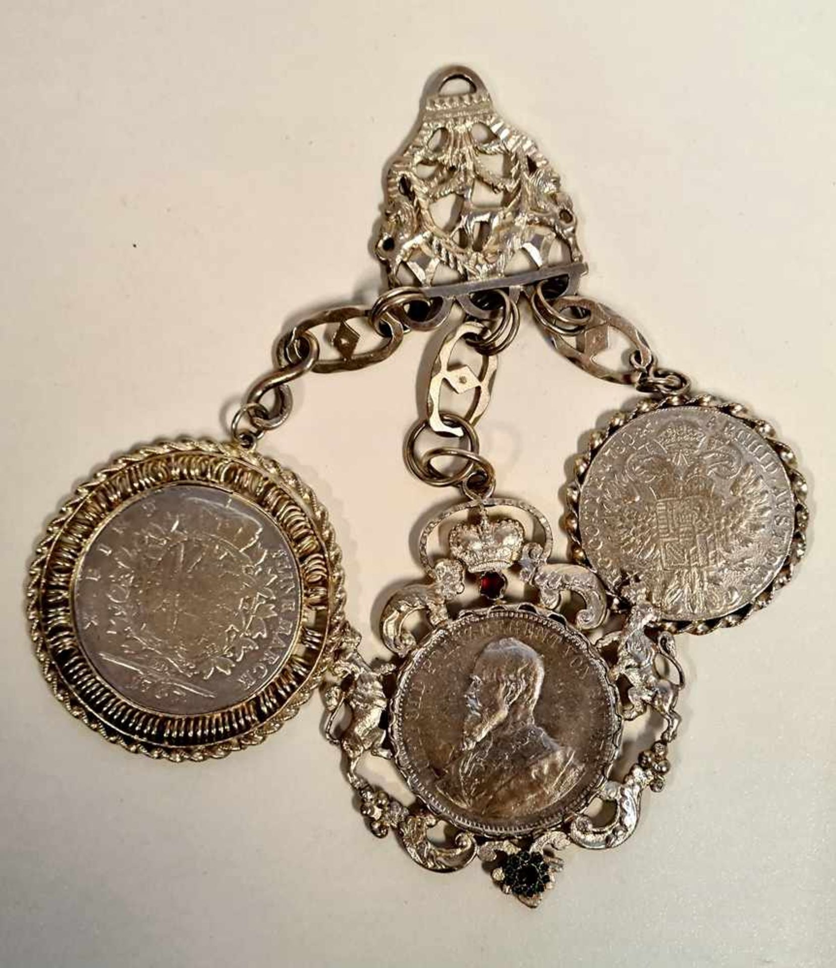 Münz Chatelene Silber 800, gefasst mit drei Silber Münzen , Eine feine Mark 1767 , Luitpold Pr - Bild 3 aus 3
