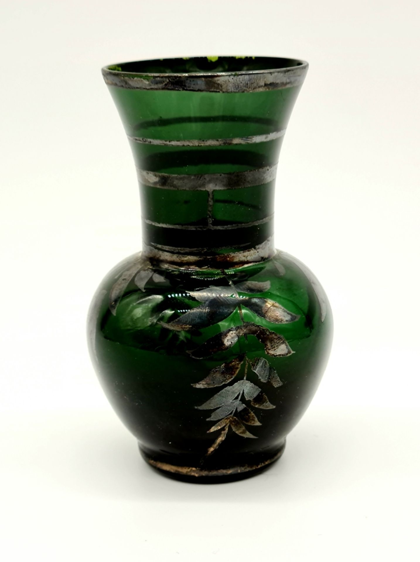 Vase , Glas , um 1900 , Silber Bemalung, Teils abgeschartet, Höhe: 10,5cm ,