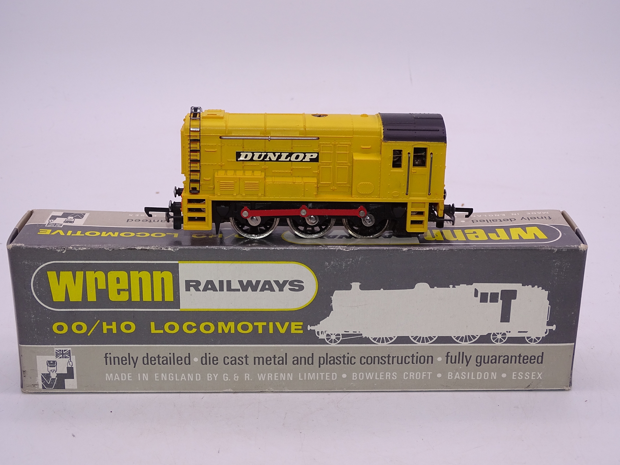 OO Gauge: A WRENN W2243 class 08 diesel locomotive in Dunlop yellow, unnumbered. VG-E in a G-VG box