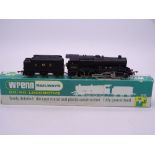 OO Gauge: A WRENN W2225A Class 8F steam locomotive in LMS black numbered 8233, unshaded transfers.