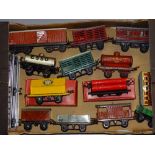 O Gauge: A tray of boxed and unboxed HORNBY SERIES O Gauge wagons, together with a few modern