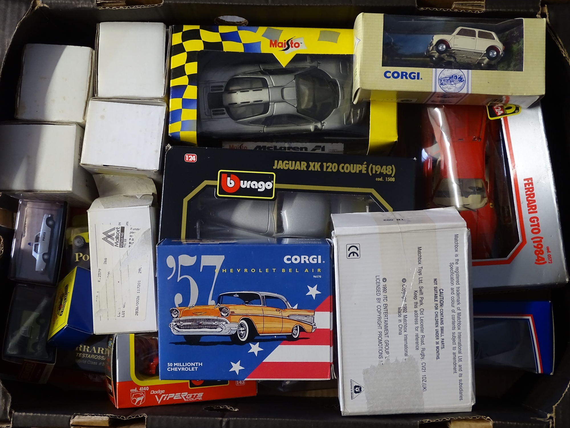 A tray of assorted diecast cars and other vehicles by BBURAGO, MAISTO, CORGI etc - VG in F/VG