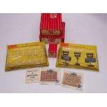 OO Gauge: A group of HORNBY DUBLO accessories to include 2x 5025 Gradient posts, 5037 Lineside