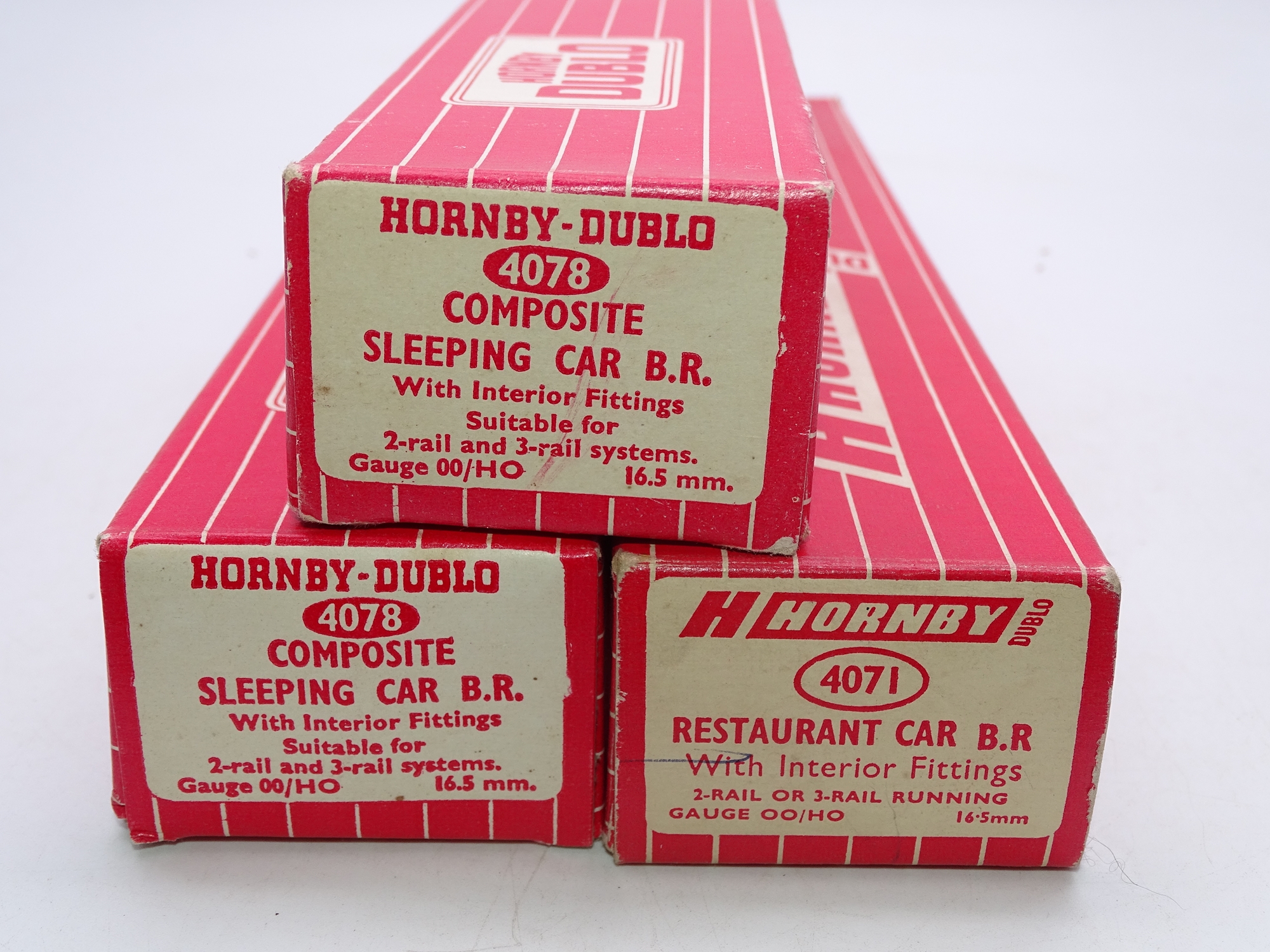 OO Gauge: A trio of HORNBY DUBLO Super Detail coaches comprising a 4071 BR Restaurant Car, and 2x - Image 2 of 2