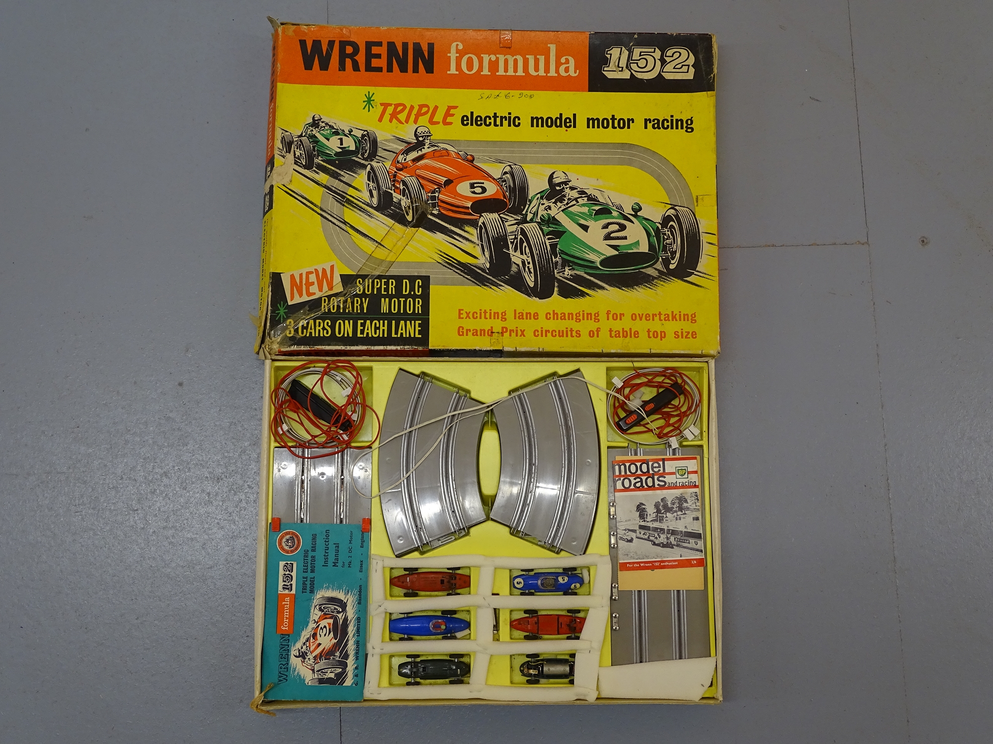A WRENN Formula 152 Motor Racing Set. F-G in F-G box