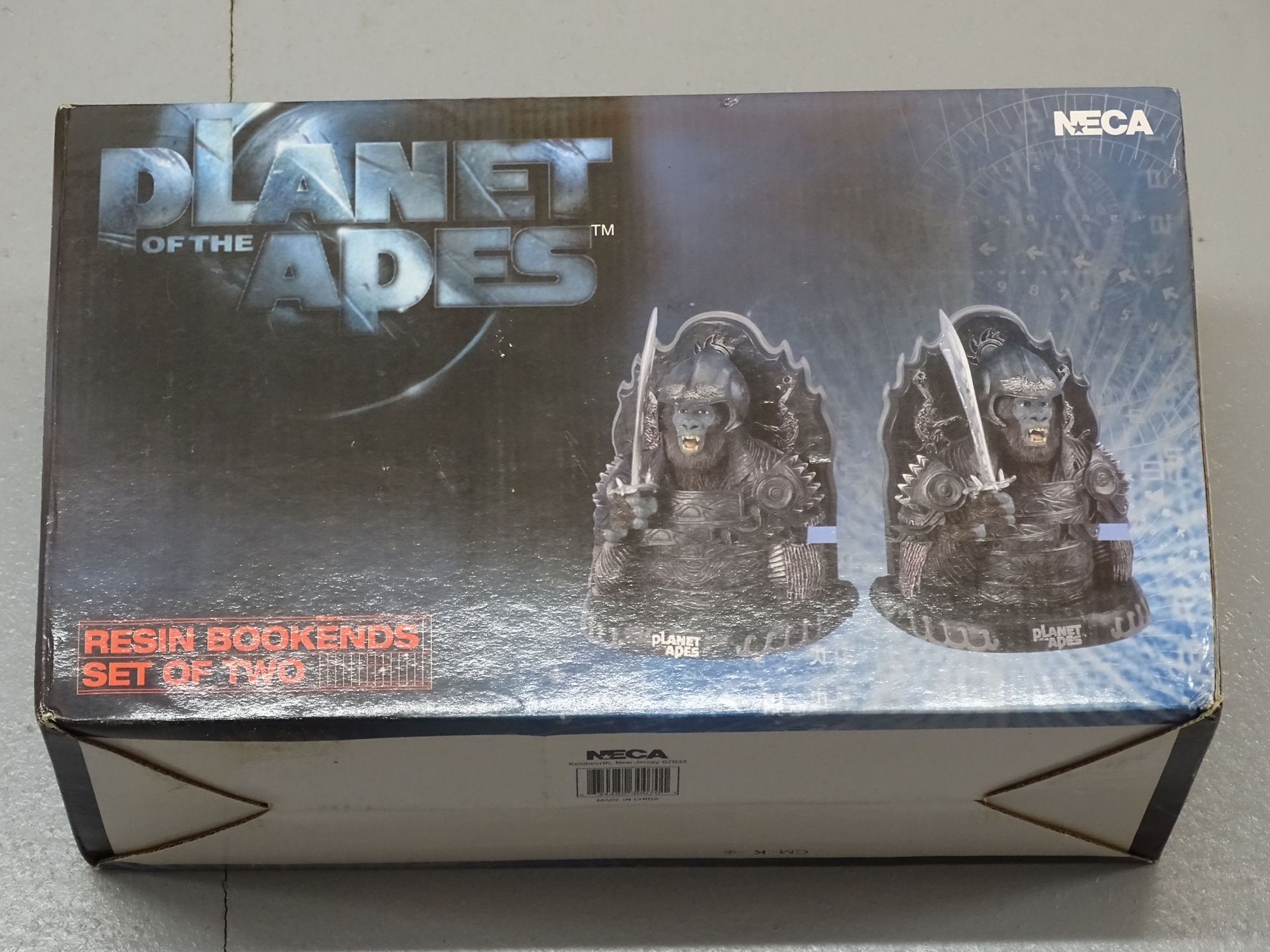 A boxed set of PLANET OF THE APES resin book ends - appear unused - E in VG box