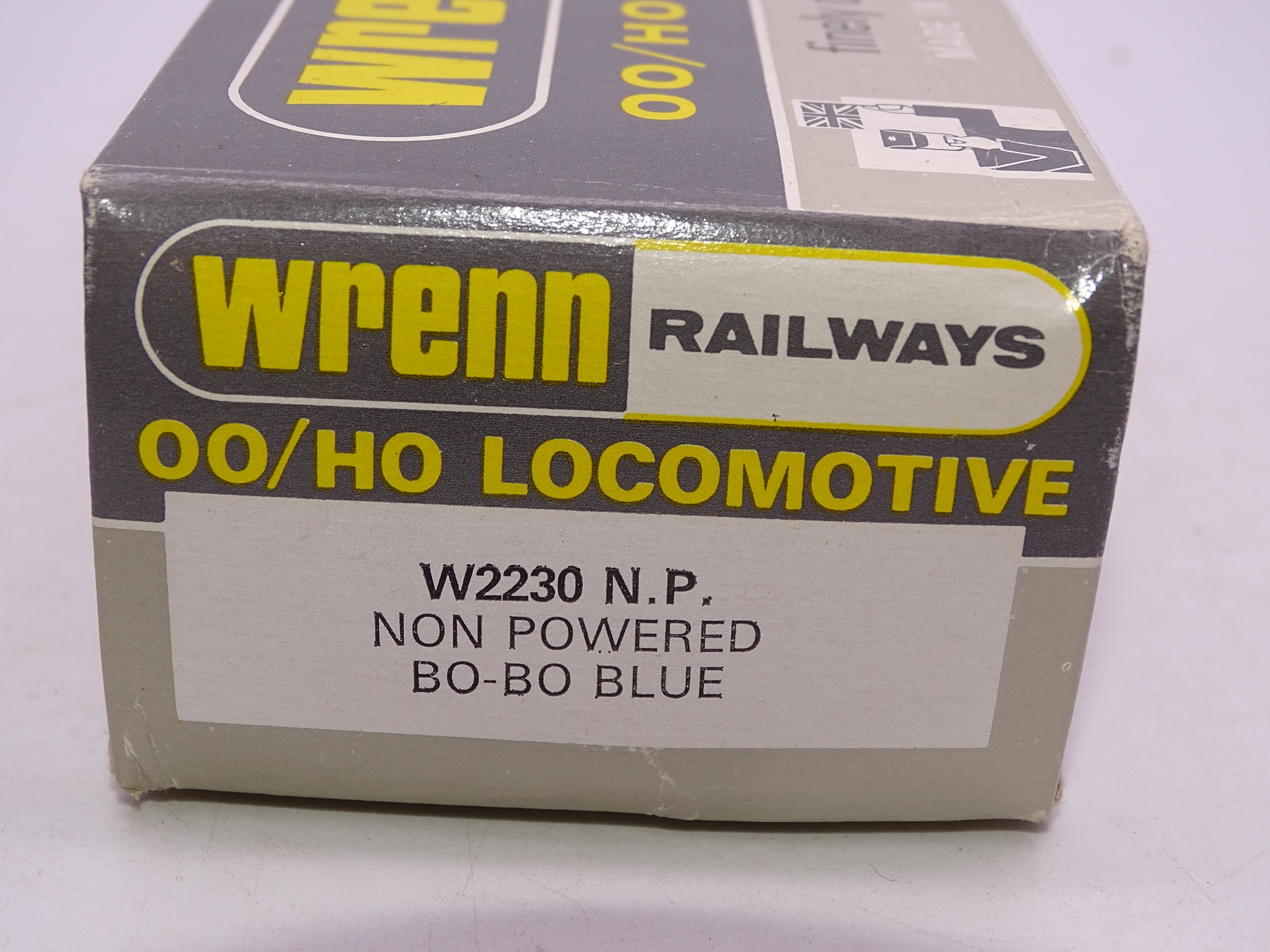 OO Gauge: A WRENN W2230NP Class 20 unpowered diesel locomotive in BR blue numbered D8015. VG in a - Image 2 of 2