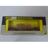 OO Gauge: A rare WRENN W5103 Lowmac Wagon with cement body load (unlettered) - dark axle hangers -