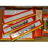 OO Gauge: A group of HORNBY coaches and rolling stock to include Pullmans and Mark 3 coaches as