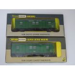 OO Gauge: A pair of rarer WRENN wagons to include: 2 x Utility Vans - W4323 and W4323P - VG / E in