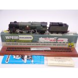 OO Gauge: A WRENN W2415 Rebuilt Bulleid Pacific in BR green "Lord Dowding", limited edition of 182