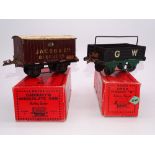 O Gauge: A group of HORNBY Series wagons etc., comprising a GW Open Wagon "B" (G, in G box), a