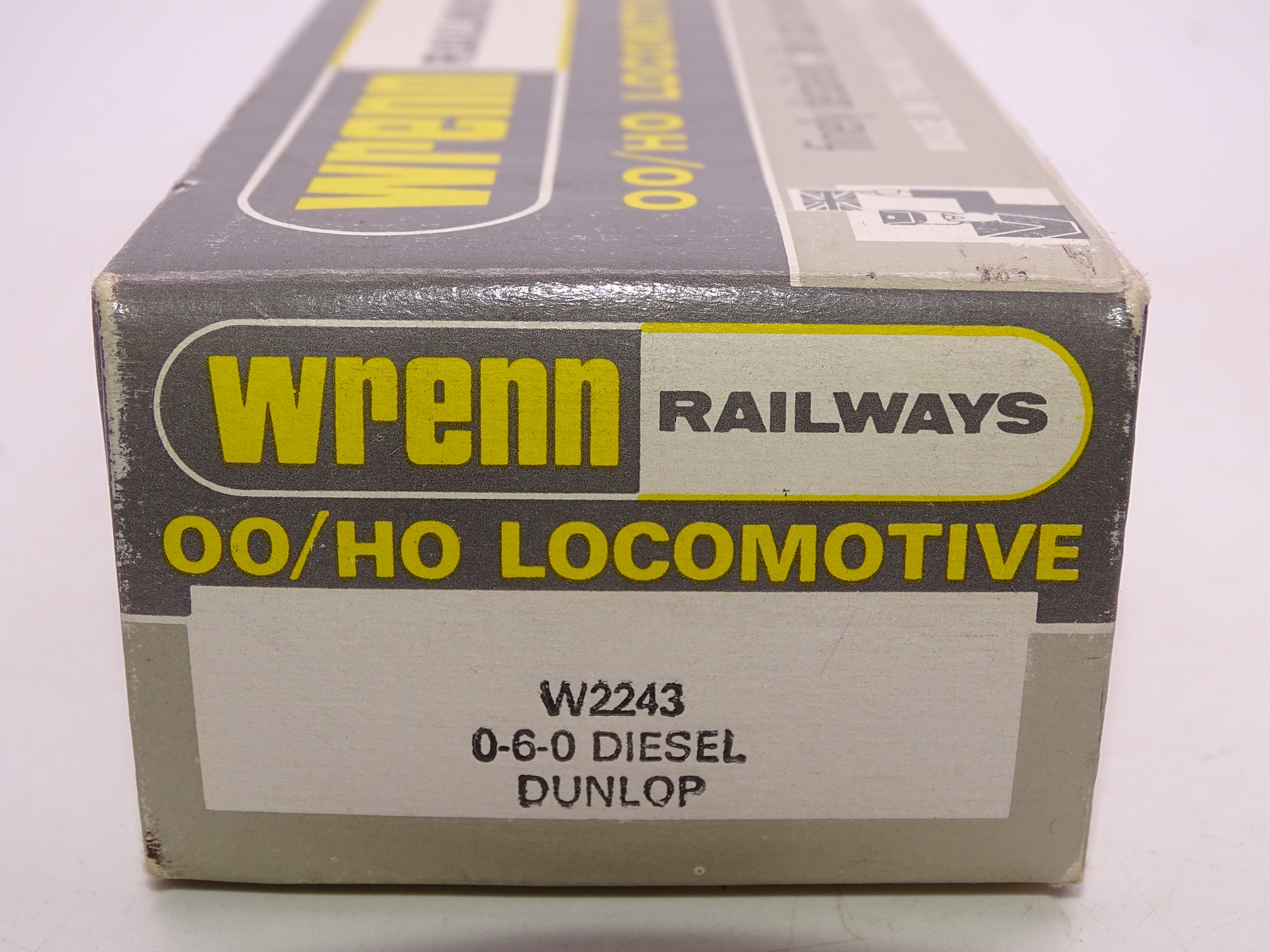 OO Gauge: A WRENN W2243 class 08 diesel locomotive in Dunlop yellow, unnumbered. VG-E in a G-VG box - Image 2 of 2