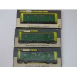 OO Gauge: A group of rarer WRENN wagons to include: 3 x Utility Vans - W4323 and 2 x W4323P - VG / E