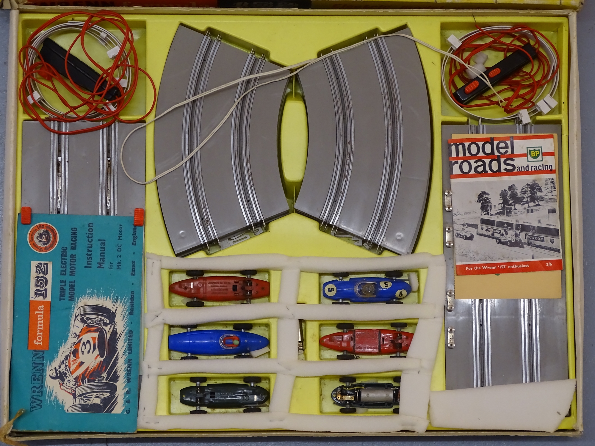 A WRENN Formula 152 Motor Racing Set. F-G in F-G box - Image 2 of 2