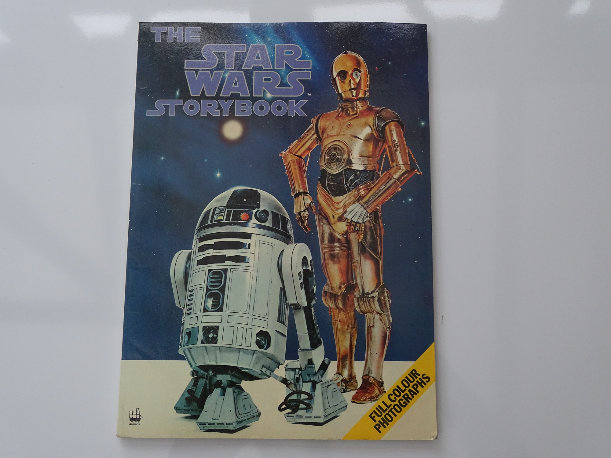 STAR WARS: EPISODE IV - A NEW HOPE (1977) - Press Release, Story Book and Behind the Scenes Story - Image 3 of 3