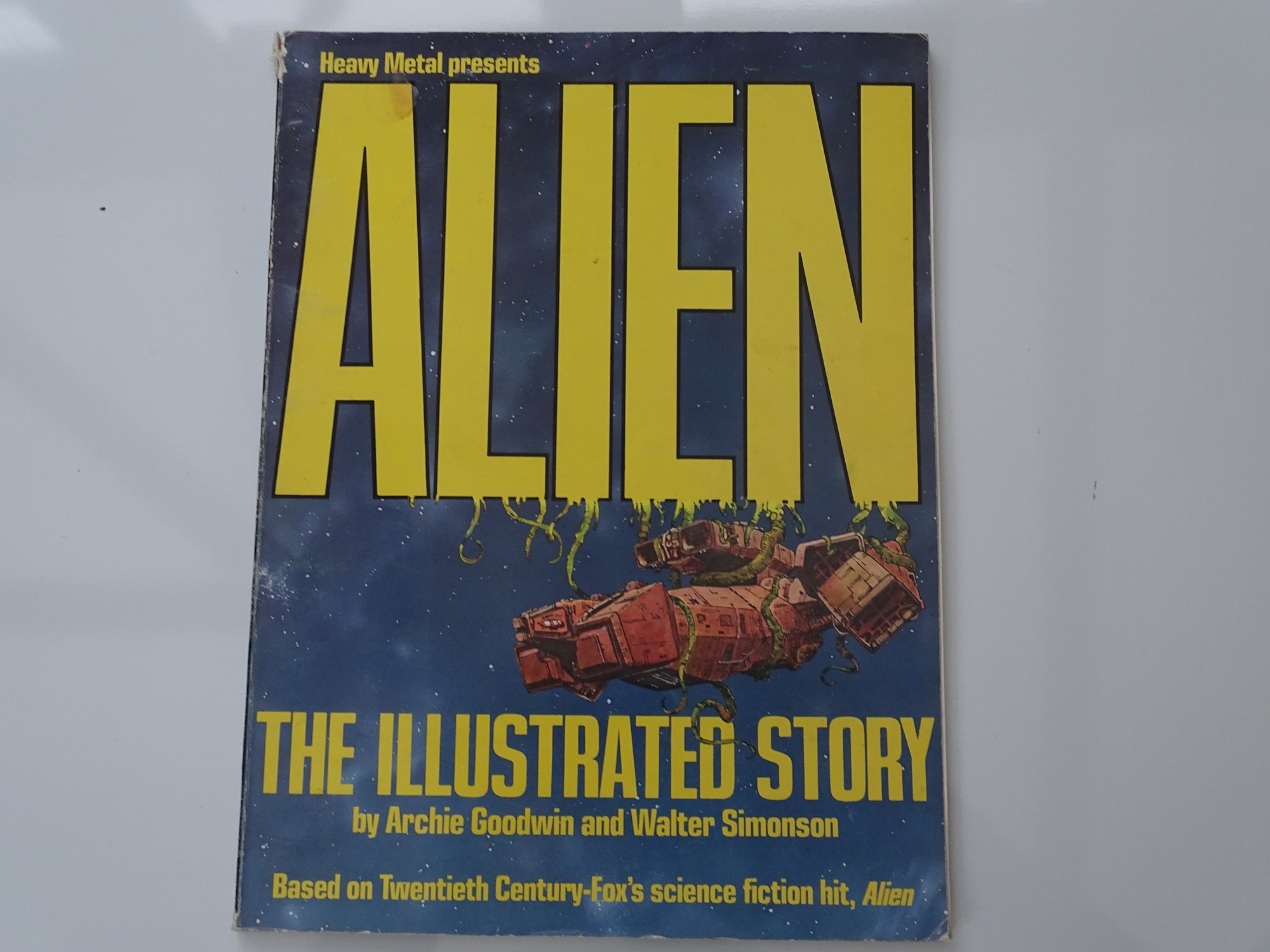 ALIEN (1979): A group of ALIEN memorabilia to include 6 books, UK FOH set and 2 x US Lobby Cards ( - Image 7 of 8