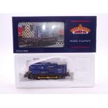 OO Gauge: A BACHMANN 32-102K - Class 08 Diesel locomotive - "Captain Nathaniel Darell" - Port of