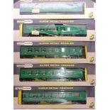 OO Gauge: A group of WRENN Pullman coaches in SR Livery: comprising 2 x W6006 and 3 x W6008 - VG
