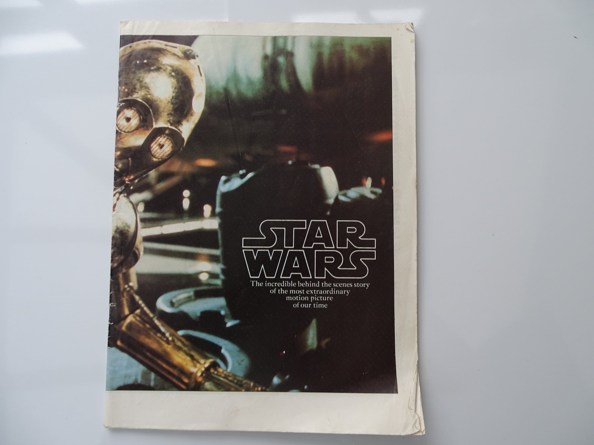 STAR WARS: EPISODE IV - A NEW HOPE (1977) - Press Release, Story Book and Behind the Scenes Story - Image 2 of 3