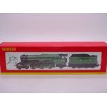 OO Gauge: A HORNBY R2103 Class A3 steam locomotive - 'Cameronian' - LNER Green livery - VG-E in G/VG