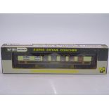 OO Gauge: A WRENN W6002B Pullman Kitchen Car 'Belinda' with white tables - VG/E in VG box